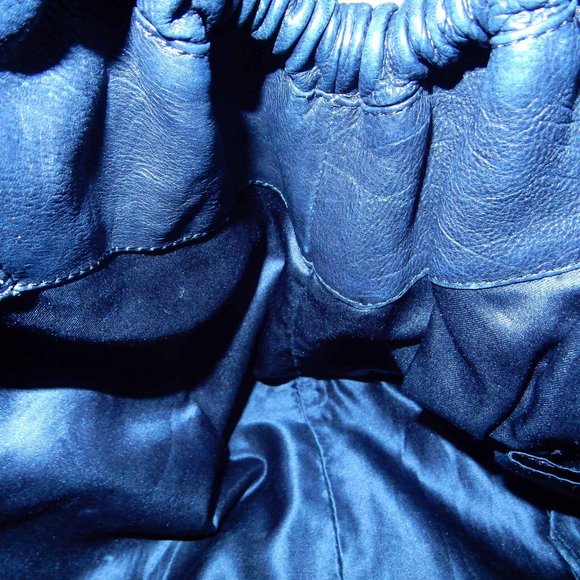 Chanel Black Skin Leather Bag - Picture 10 of 16